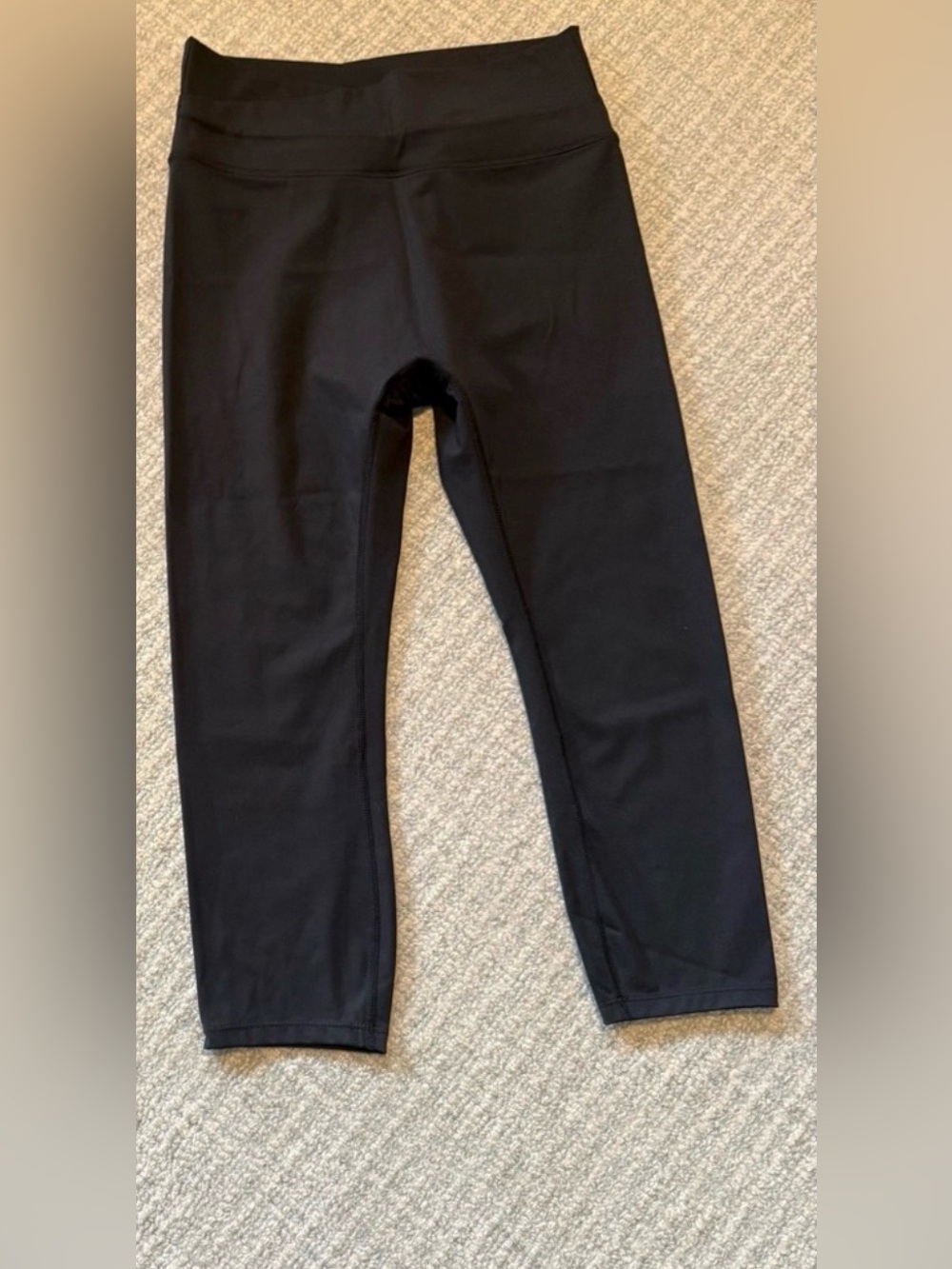 HALARA Women’s Black Cropped Capri Crossover Leggings
